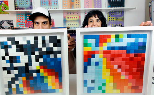 Casal de brasileiros espalha pelas ruas artes em forma de pixels! 