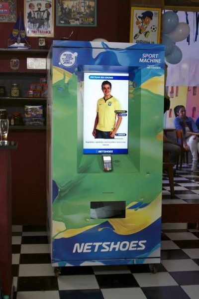 Netshoes cria máquina para vender camisas da seleção