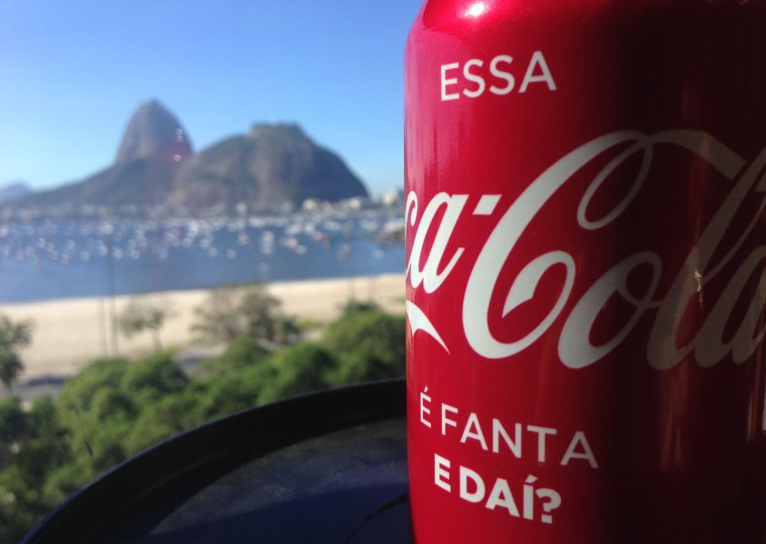 “COCA QUE É FANTA” Coca-Cola em apoio com o dia do LGBT+