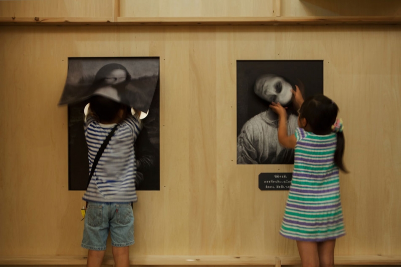 Crianças se divertem em Museu Assombrado